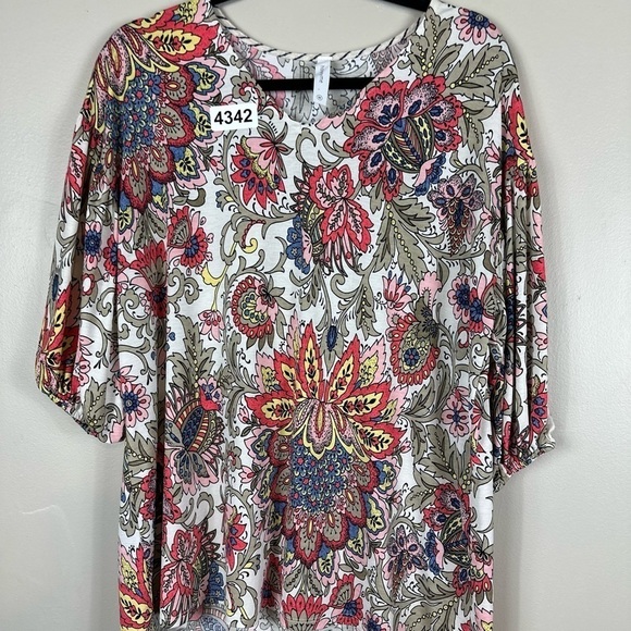 honeyme Tops - Honey me medium 21p2p length 25-1/2 balloon sleeves pre owned  vibrant colors